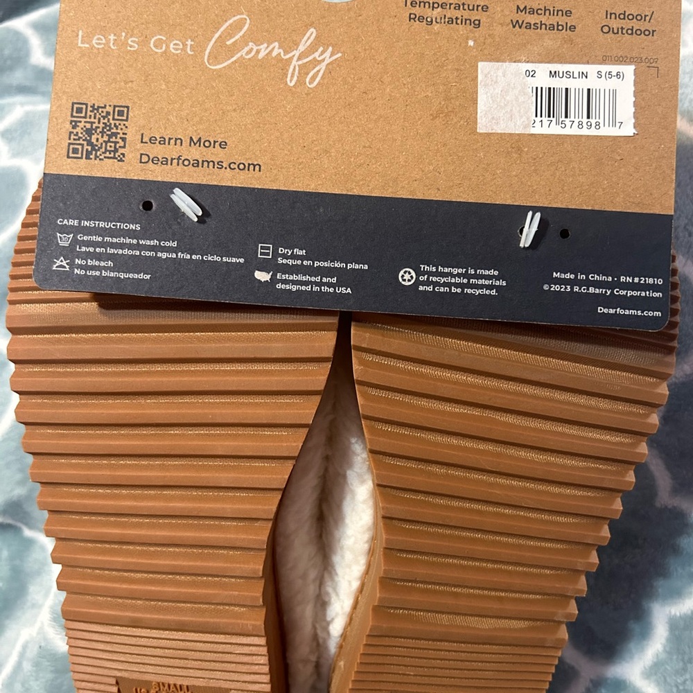 Slippers - Picture 3 of 3